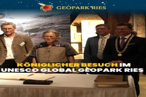 อุทยานธรณีโลกรีส์ของยูเนสโกได้ต้อนรับผู้มาเยือนผู้ทรงเกียรติในช่วงปลายเดือนมิถุนายน สมเด็จพระเทพรัตนราชสุดาฯ สยามบรมราชกุมารี เสด็จพระราชดำเนินมายังปากปล่องภูเขาไฟรีส์ เพื่อทรงสัมผัสความหลากหลายทางธรณีวิทยาและวัฒนธรรมอันเป็นเอกลักษณ์ด้วยพระองค์เอง