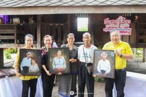 The 2nd activity of donating photos to the elderly in Khorat (Sung Noen District) 