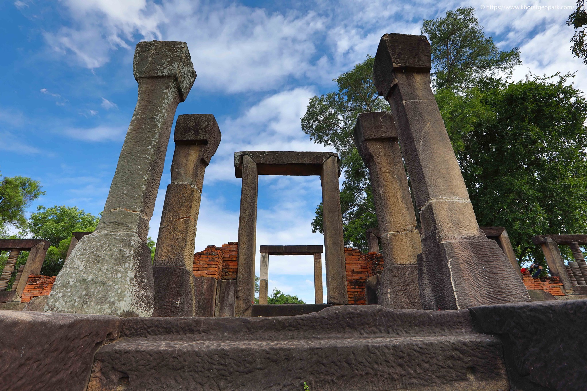 อุทยานหินเมืองแขก.jpg